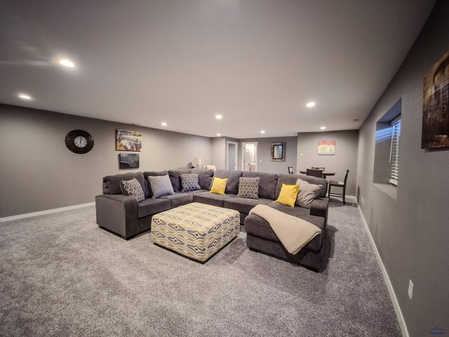 2702 WILDHORSE DR, Rapid City, SD 57703