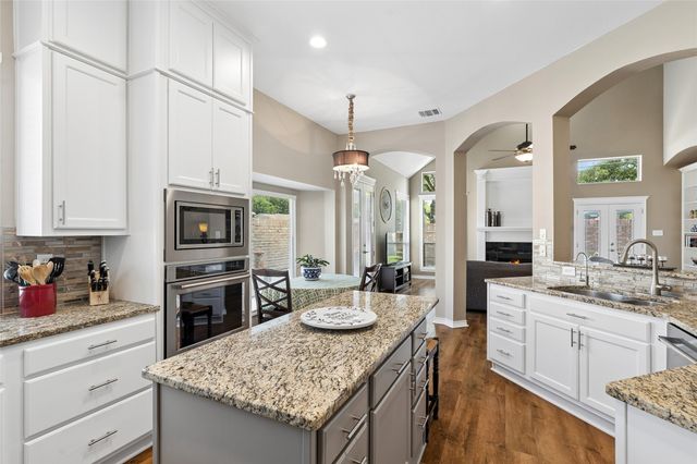 138 Arbor Glen Drive, Euless, TX 76039
