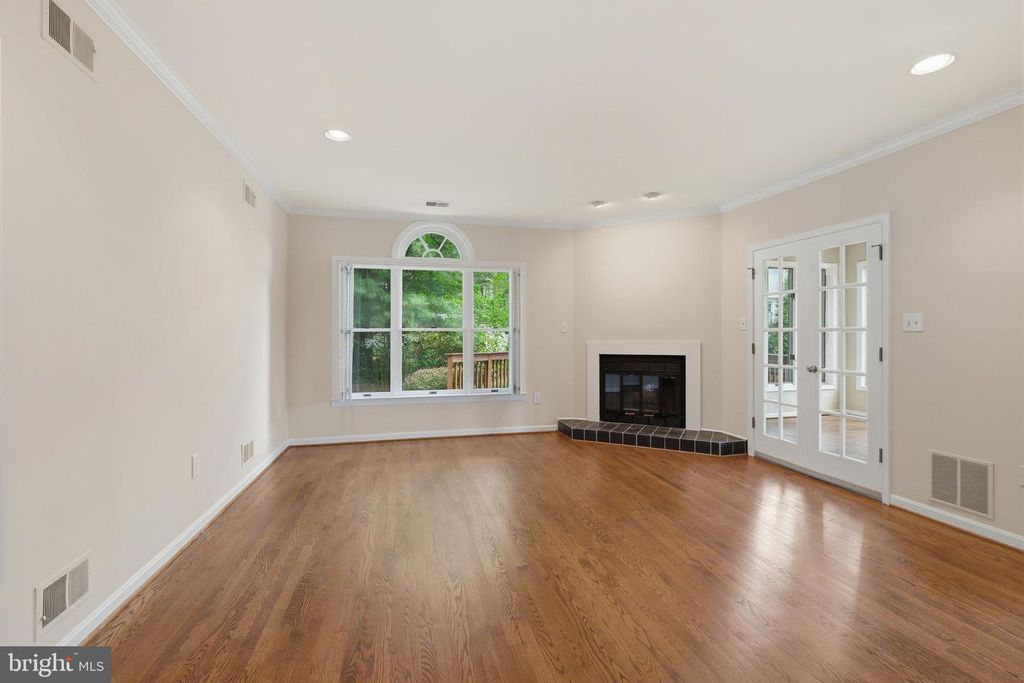 Image 10 of property listing at 1429 LONGHILL DR, Rockville, MD 20854