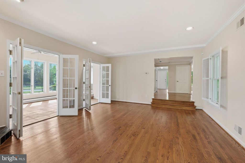 Image 11 of property listing at 1429 LONGHILL DR, Rockville, MD 20854