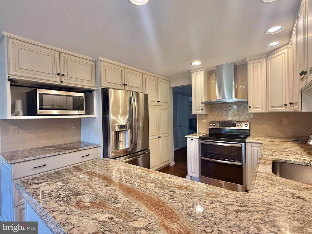 Image 15 of property listing at 1429 LONGHILL DR, Rockville, MD 20854