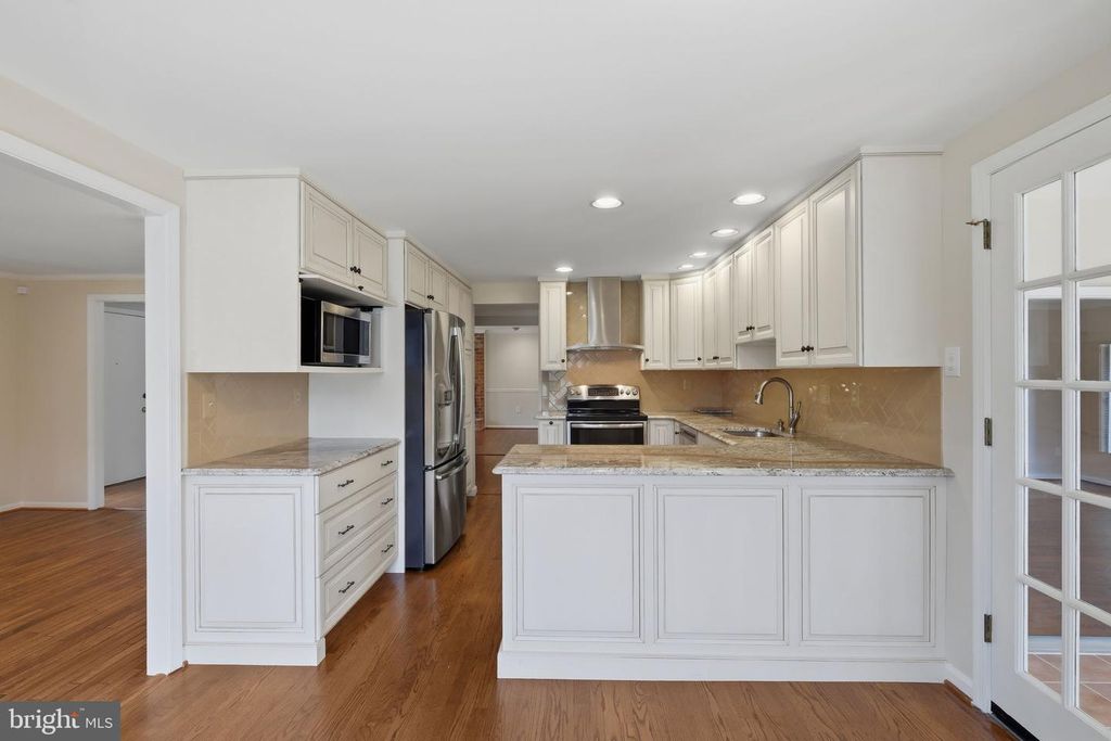 Image 18 of property listing at 1429 LONGHILL DR, Rockville, MD 20854