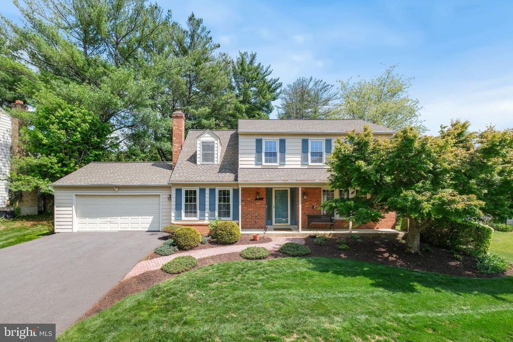 Image 2 of property listing at 1429 LONGHILL DR, Rockville, MD 20854