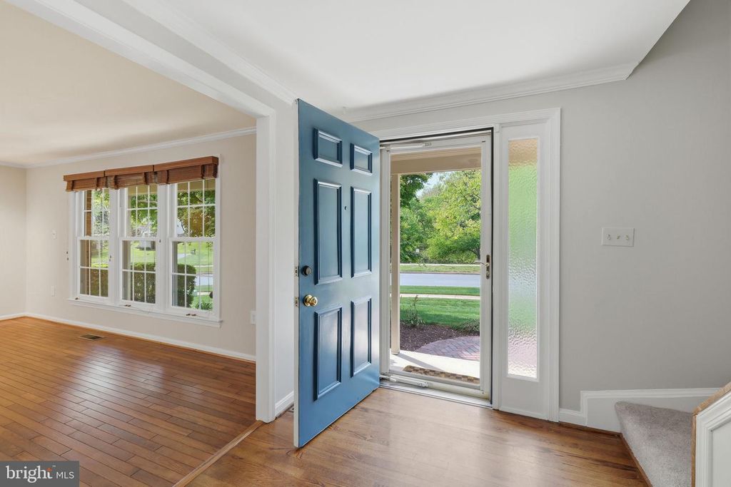 Image 3 of property listing at 1429 LONGHILL DR, Rockville, MD 20854