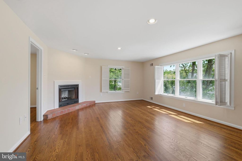 Image 37 of property listing at 1429 LONGHILL DR, Rockville, MD 20854