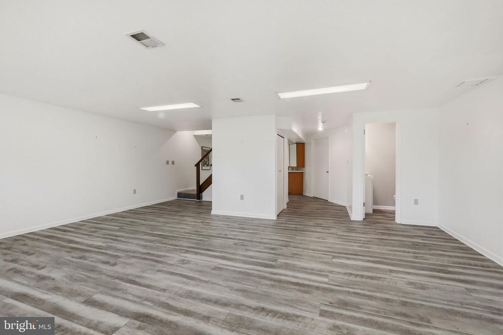 Image 44 of property listing at 1429 LONGHILL DR, Rockville, MD 20854