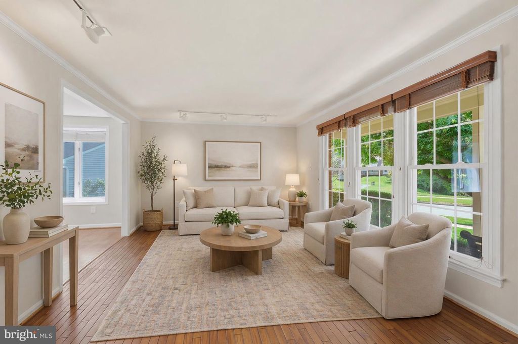 Image 5 of property listing at 1429 LONGHILL DR, Rockville, MD 20854