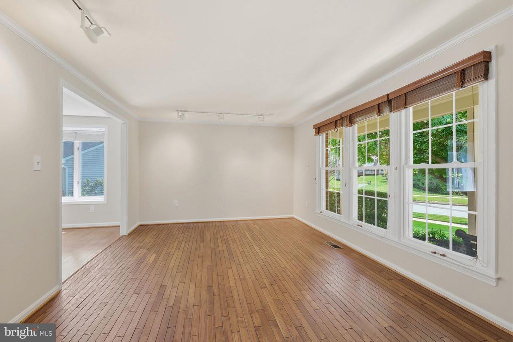 Image 6 of property listing at 1429 LONGHILL DR, Rockville, MD 20854