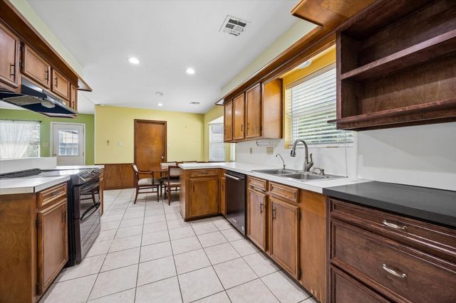 1714 Ashford Hollow Lane, Houston, TX 77077
