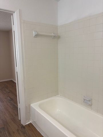715 Oakwood Lane A, Arlington, TX 76012