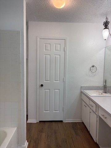 715 Oakwood Lane A, Arlington, TX 76012