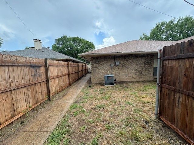 715 Oakwood Lane A, Arlington, TX 76012