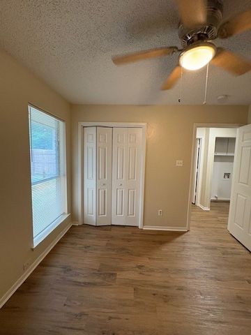 715 Oakwood Lane A, Arlington, TX 76012