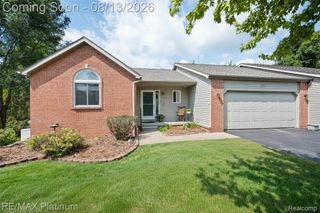 1277 Crystal Pointe Circle, Fenton Charter Township, MI 48430