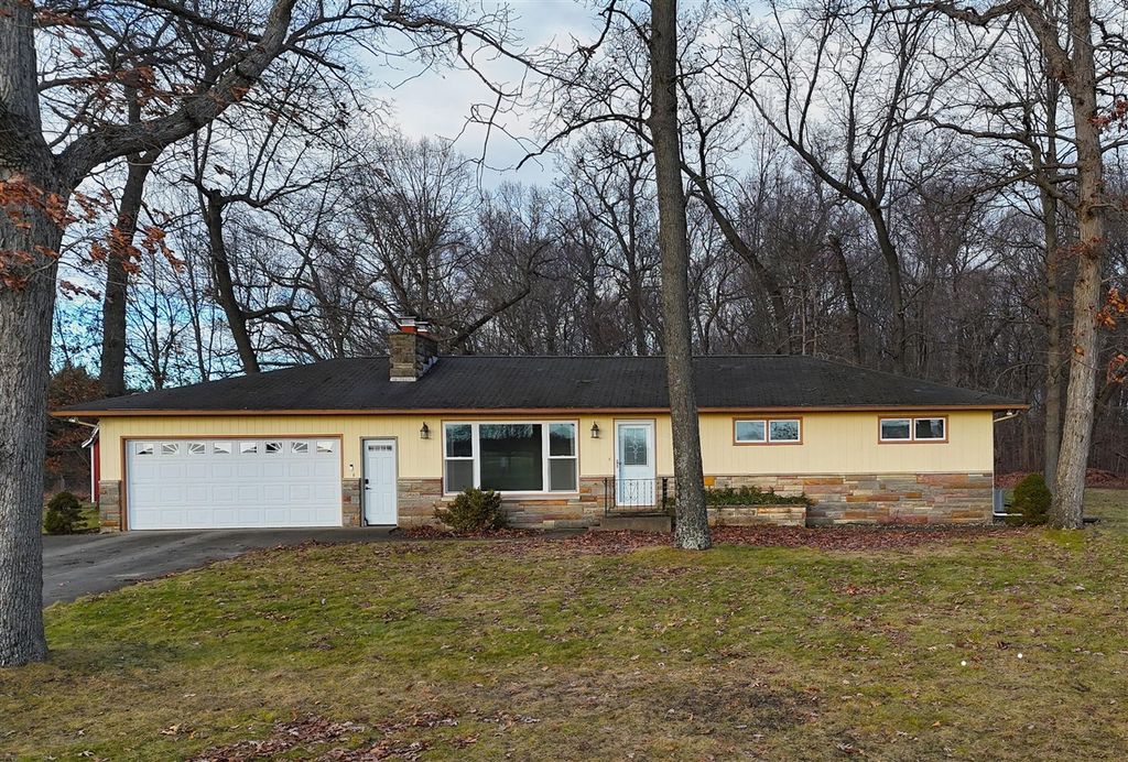 28902 Yaw Street, Dowagiac, MI 49047