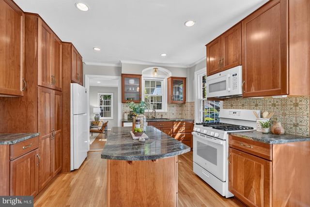 805 RIDGE PL, Falls Church, VA 22046