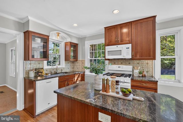 805 RIDGE PL, Falls Church, VA 22046