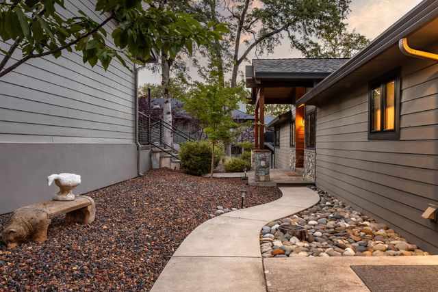 13615 Forest Park Cir, Penn Valley, CA 95946