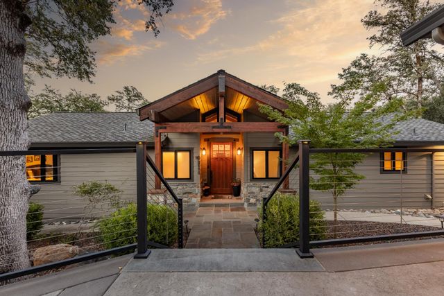 13615 Forest Park Cir, Penn Valley, CA 95946