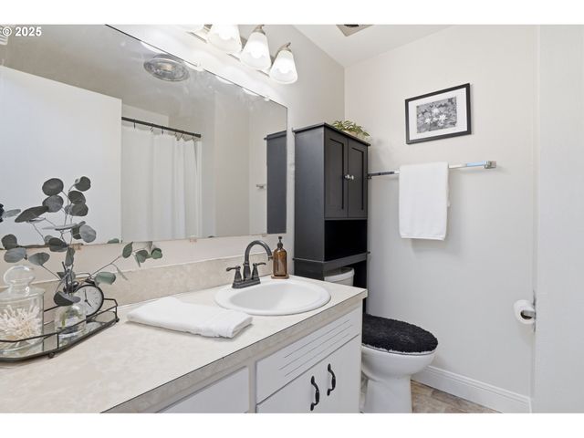 12215 Ne 3RD St, Vancouver, WA 98684