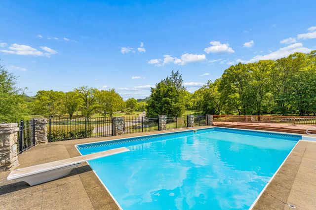 1091 Hidden Valley Rd, Brentwood, TN 37027