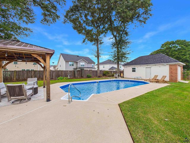 223 Twelve Oaks Drive, Warner Robins, GA 31088