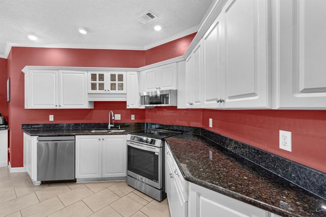 223 Twelve Oaks Drive, Warner Robins, GA 31088
