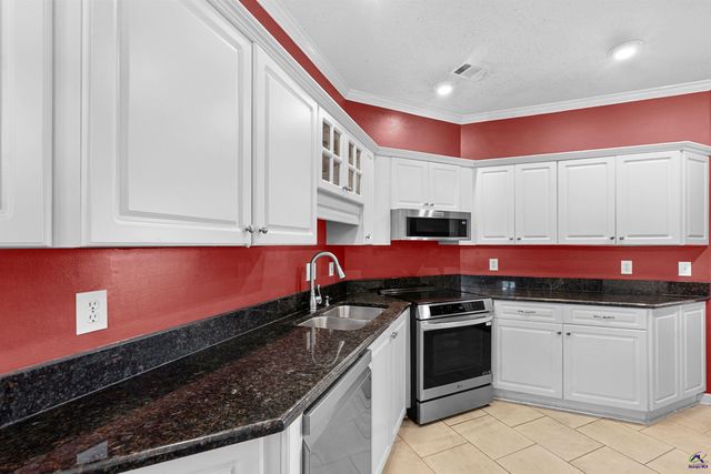 223 Twelve Oaks Drive, Warner Robins, GA 31088