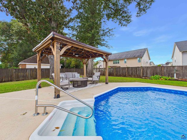 223 Twelve Oaks Drive, Warner Robins, GA 31088