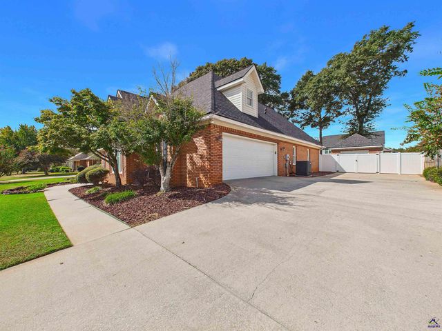 223 Twelve Oaks Drive, Warner Robins, GA 31088