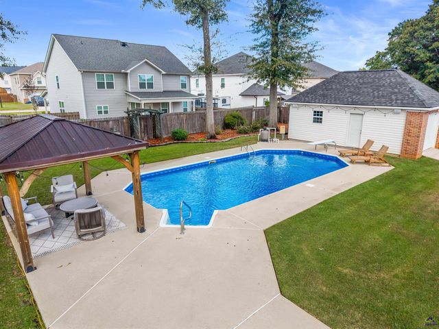 223 Twelve Oaks Drive, Warner Robins, GA 31088