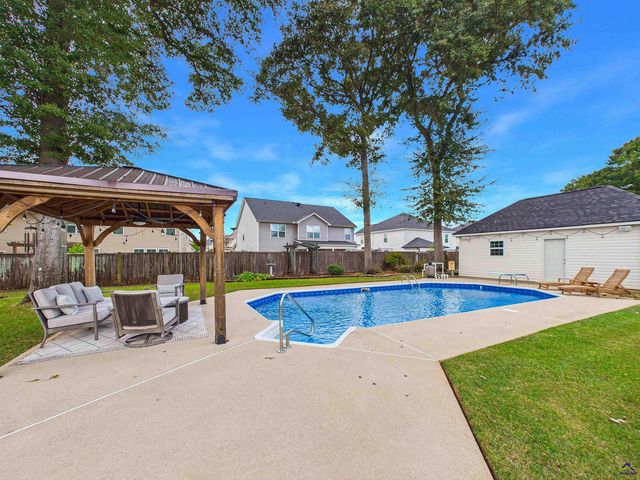 223 Twelve Oaks Drive, Warner Robins, GA 31088