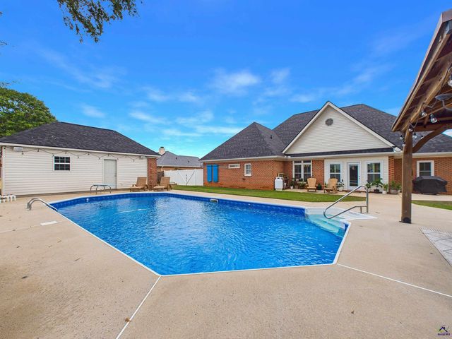 223 Twelve Oaks Drive, Warner Robins, GA 31088