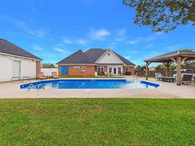 223 Twelve Oaks Drive, Warner Robins, GA 31088