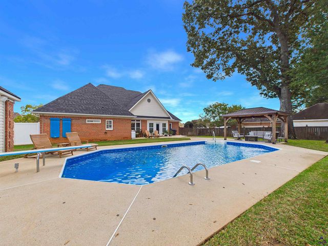 223 Twelve Oaks Drive, Warner Robins, GA 31088