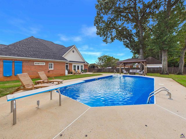 223 Twelve Oaks Drive, Warner Robins, GA 31088