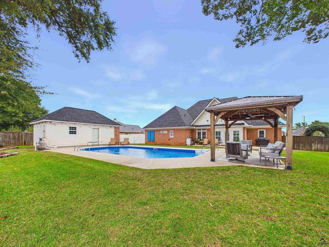 223 Twelve Oaks Drive, Warner Robins, GA 31088