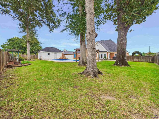 223 Twelve Oaks Drive, Warner Robins, GA 31088