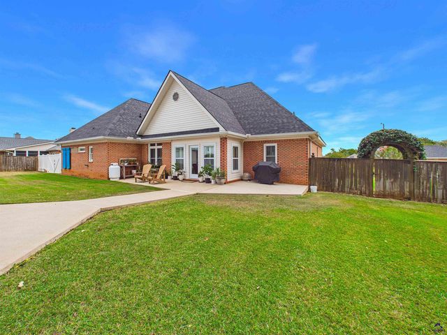 223 Twelve Oaks Drive, Warner Robins, GA 31088