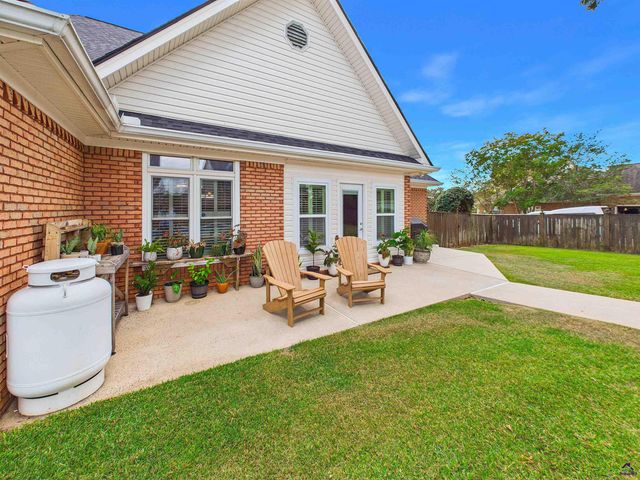 223 Twelve Oaks Drive, Warner Robins, GA 31088