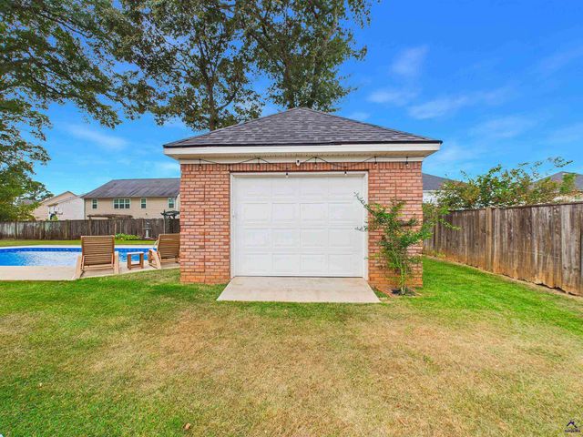 223 Twelve Oaks Drive, Warner Robins, GA 31088