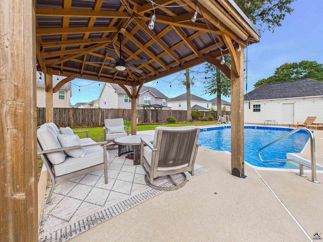 223 Twelve Oaks Drive, Warner Robins, GA 31088