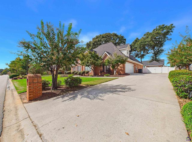 223 Twelve Oaks Drive, Warner Robins, GA 31088