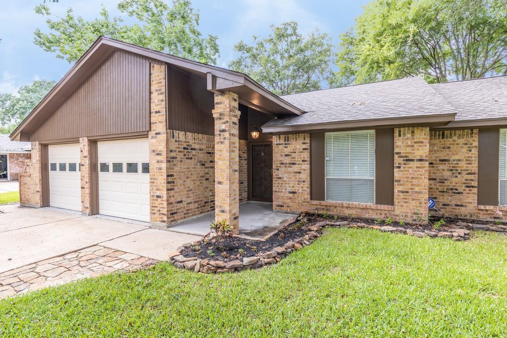2623 Longleaf Pines Drive, Houston, TX 77339