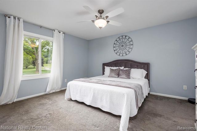 2900 Lynn Drive, White Lake, MI 48386