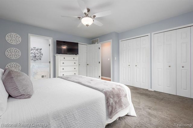 2900 Lynn Drive, White Lake, MI 48386