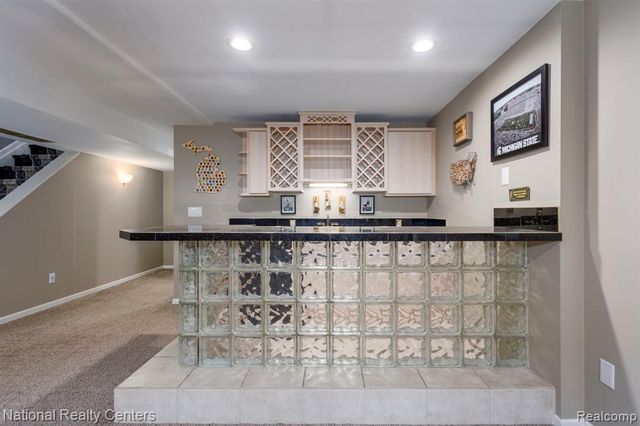 2900 Lynn Drive, White Lake, MI 48386