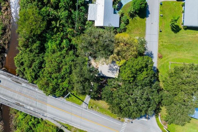 301 20th Avenue SW, Vero Beach, FL 32962