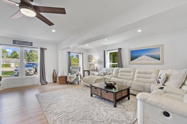 301 20th Avenue SW, Vero Beach, FL 32962