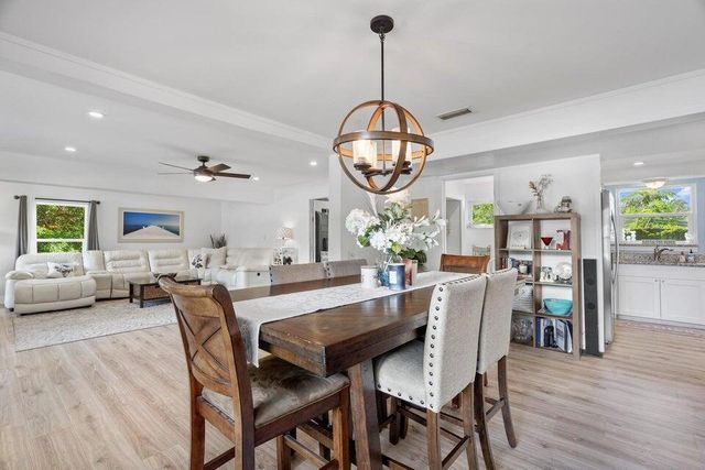 301 20th Avenue SW, Vero Beach, FL 32962